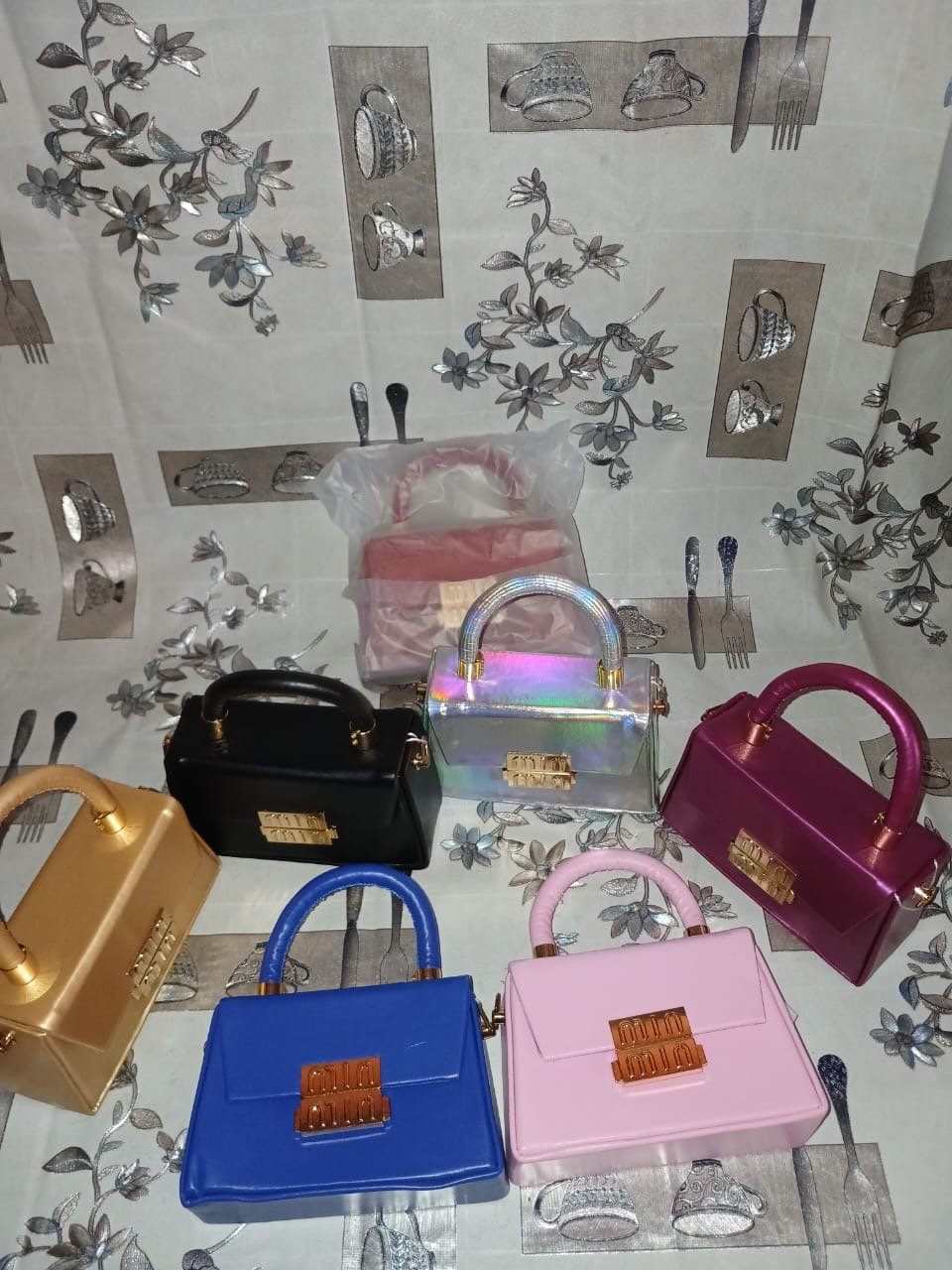 Chaussures, sacs, perles pour enfants