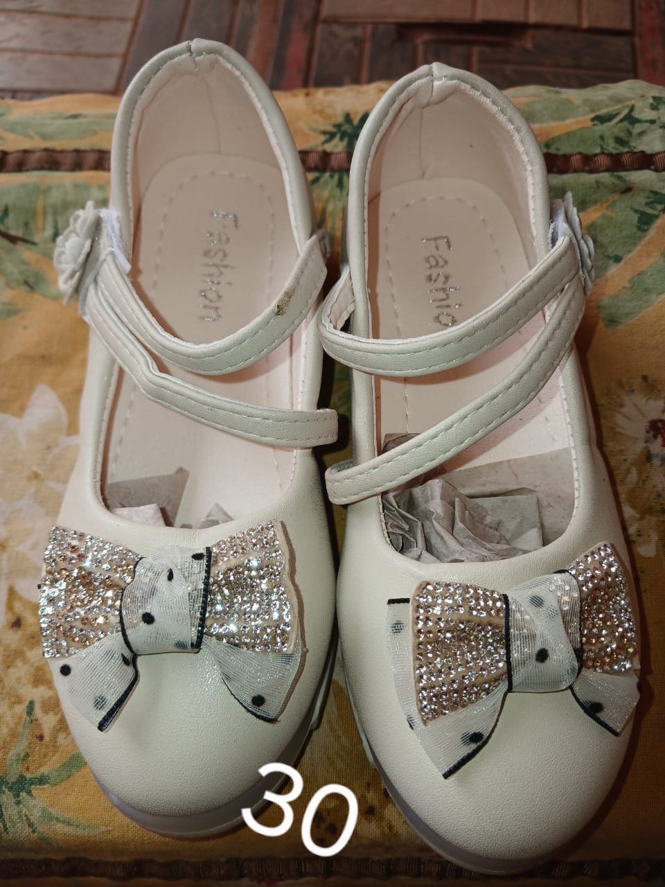 Chaussures, sacs, perles pour enfants